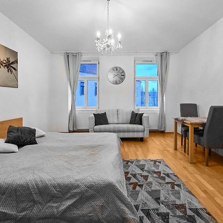 Three-Bedroom, Three King-Size Bed Retreat Bécs Kültér fotó